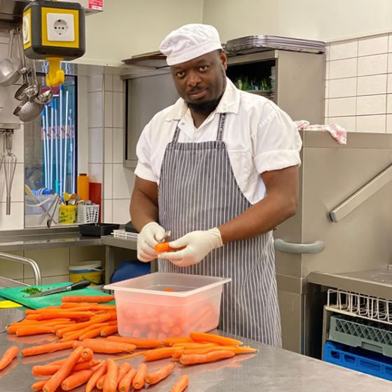 Blick in die Mittagstisch Küche